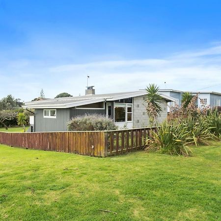 Queenie - Waikanae Beach Holiday Home Exterior photo