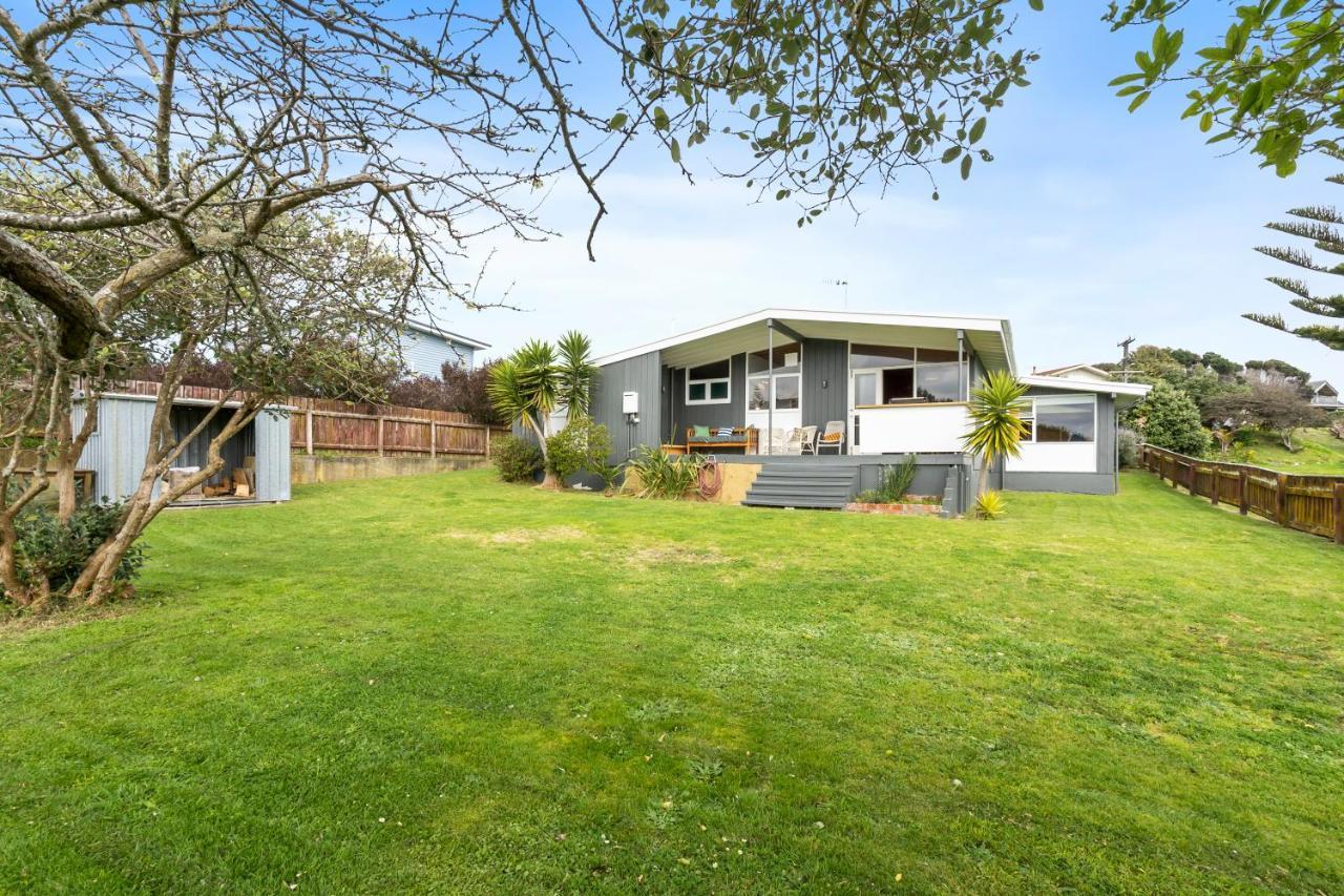 Queenie - Waikanae Beach Holiday Home Exterior photo