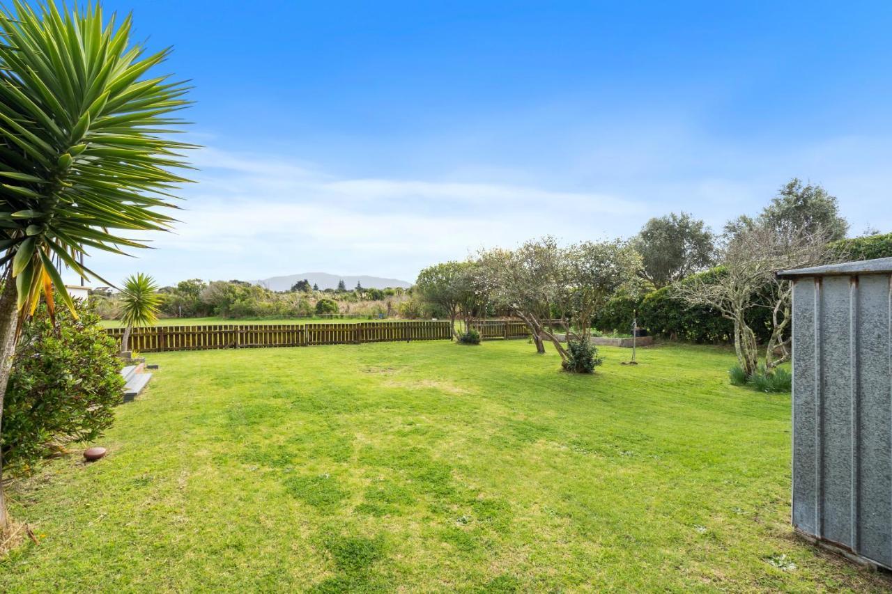 Queenie - Waikanae Beach Holiday Home Exterior photo