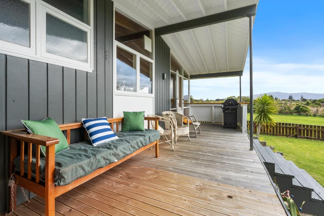 Queenie - Waikanae Beach Holiday Home Exterior photo